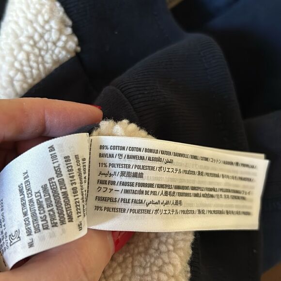 Abercrombie & Fitch hoodie Faux Fur inside Navy Blue Logo front impeccable - Picture 9 of 12